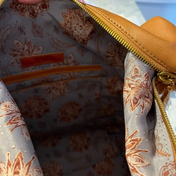 HOBO Tan Leather Hobo Bag with Slouchy Shape and Decorative Stitching - Picture 4 of 4